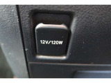 【アクセサリーソケット】12Vのカー用品等の電源供給が可能です。