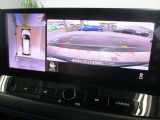 ■アラウンドビューモニター搭載。車体を4方向のカメラで「上から見下ろしたような映像」を映します。車庫入れが苦手な方も映像サポートでラクラク駐車できます。