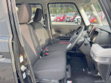 運転席シート廻りは使用感も少なく、良好な状態となっています。前オーナー様が丁寧に使っていたことがよくわかりますね。