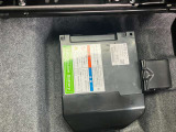 減速時の回生エネルギーを利用して発電したエネルギーを蓄え、オーディオやエアコン、ヘッドライトなどに使う事で、エンジンの負担を減らす「S-エネチャージ」搭載車両です。