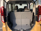 日常の使用に十分な広さの荷室です♪簡単な操作でシートアレンジもできます♪