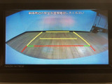 バックカメラも装備!シフトをバックギアに入れるとナビに後方の映像が映し出されます。駐車が苦手な方や初心者の方も安心ですね!