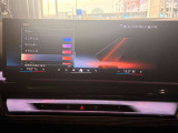 【ナビ純正】ワイドコントールディスプレイは、画面内に多数の情報を表示する事が可能です。センターコンソールiDriveコントローラー操作だけでなく、タッチパネルでの操作も可能となっております。