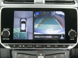 まるで空から見下ろしたかのような映像を映し出すアラウンドモニターだから、車庫入れもラクラクです!