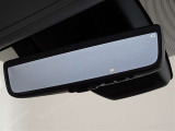 デジタルインナーミラーを装備してます。後部座席の人や大きな荷物で後方の視界を遮られることがありません。