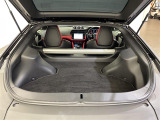 【トランク】積み込みやすくて、たっぷり積める荷室です。シートアレンジできるものは、乗車人数と荷物の量や大きさによってシートを動かすことができるので、より快適なドライブが可能です!