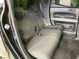 後部座席も気になるようなキズ・汚れやへたり等、大きなダメージはなく、良好な状態です。
