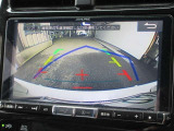 バックガイドモニターで、後方を確認しながら安心して駐車することができます。運転初心者も熟練者も必須の機能ですよ!