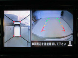 アラウンドビューモニター搭載。車体を4方向のカメラで「上から見下ろしたような映像」を映します。車庫入れが苦手な方も映像サポートでラクラク駐車できます。