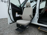 送迎・オートステップSスタッフ応援パック助手席スライドアップシート車になります。