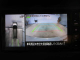 ■アラウンドビューモニター搭載。車体を4方向のカメラで「上から見下ろしたような映像」を映します。車庫入れが苦手な方も映像サポートでラクラク駐車できます。
