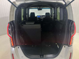 【ラゲッジルーム】後部座席を倒せば大きな荷物も積むことが出来ます!!大きなゴルフバックなどもつめます。