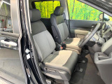 運転席シート廻りは使用感も少なく、良好な状態となっています。前オーナー様が丁寧に使っていたことがよくわかりますね。
