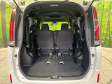 後席を格納すると、これだけの広さが!シーンに合わせたシートアレンジで、大きな荷物も積むことが出来ます♪