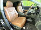 運転席まわりには十分なスペースがあり、大柄な方でもゆったり運転していただける環境です。