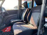 運転席シート周りは使用感はありつつも、良好な状態となっております。