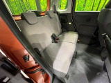 後部座席も気になるようなキズ・汚れやへたり等、大きなダメージはなく、良好な状態です。