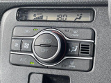 【オートエアコン】車内温度を感知して自動で温度調整をしてくれるのでいつでも快適な車内空間を創り上げます。