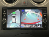 前後左右4つのカメラで、上から見たような映像をお届け、駐車時も安心、アラウンドビューモニター付(肉眼では確認し辛い左前の映像に切り替えることも可能です)。