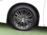 純正18インチアルミ付きです。上質かつお手入れのしやすいデザイン