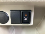快適装備のシートヒーター付き。 エアコンって前面しか当たらずに背中は冷え冷えなんて事もありますよね。 快適に調整できますよ。