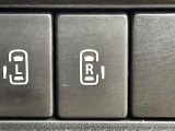 【両側パワースライドドア】スマートキーや運転席のスイッチで後席両側スライドドアの開閉が可能♪電動だから力を入れてドアを開ける必要が無く、小さなお子様でも簡単に開け閉めでき快適です♪