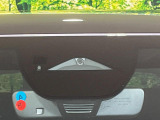 【i-ACTIVESENSE】走行中に前方の車両等を認識し、衝突しそうな時は警報とブレーキで衝突回避と被害軽減をアシスト。より安全にドライブをお楽しみいただけます。
