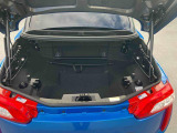 楽しいオープンカーですが実用性も備えてます。旅行の荷網もしっかり積めるトランクスペース