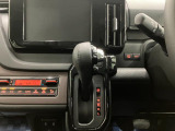 【インパネシフト】シフト操作のしやすいインパネシフトです。足元が広くなりすっきりしますので、大柄な方でも快適に運転ができます。