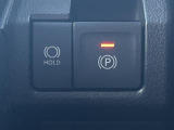 便利で快適な電動パーキングブレーキを装備!停車したときにブレーキペダルから足を離しても停車を維持する『ホールド機能』が付いています。渋滞時等、ずっとブレーキペダルを踏んでいなくても良いので運転が楽に♪