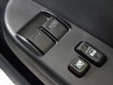 運転席と助手席のみパワーウィンドウを装備しています。