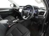 シンプルで使いやすいデザインの運転席です。