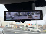 インテリジェントルームミラーで後方の荷物を気にすることなく運転可能です。