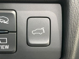 【パワーバックドア】スマートキーや運転席のボタンを押すだけでリアゲートが自動で開閉します!荷物を持っている時や、高い位置にあるバックドアを閉める際に便利な機能です♪