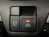 電子パーキングブレーキ付きで、サイドブレーキの掛け忘れを防止してくれます