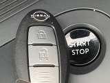 【インテリジェントキー】カバンやポケットに入れたままでもドアの施錠・解錠が可能なスマートキーを装備。エンジンのオン・オフ時もカギを取り出す必要が無いからとっても便利です♪