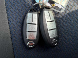 インテリジェントキー。カバンやポケットを取り出さずにエンジンの始動・ドアの開閉ができて便利です。