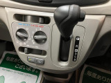 インパネにシフトレバーがあることで、車内空間の広さを確保♪シフト位置がハンドルに近いので操作性にも優れております!