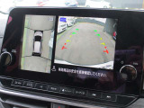 周囲の状況が分かるアラウンドビューモニター搭載。苦手な縦列駐車もこれがあれば安心ですね。
