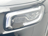 ●LEDヘッドライト:夜間走行時も良好な視界を確保し安心して運転できる高輝度LEDヘッドライトを装備!点灯速度が早く、消費電力も抑えられています。