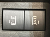 【両側パワースライドドア】スマートキーや運転席のスイッチで後席両側スライドドアの開閉が可能♪電動だから力を入れてドアを開ける必要が無く、小さなお子様でも簡単に開け閉めでき快適です♪