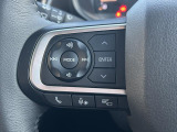 ナビゲーションの装着でステアリング左側のスイッチで操作ができます。オーディオの操作や切替が可能になり、運転しながらでも扱えるのでとても便利です♪