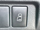 【パワースライドドア】スマートキーや運転席のスイッチでスライドドアの開閉が可能♪電動だから力を入れてドアを開ける必要が無く、小さいお子様でも、重い荷物を持っている時もラクに開け閉めできます♪