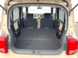 ラゲッジルームは、大容量のスペースを確保。普段のお買い物からレジャーまで、幅広く活躍してくれます!また、リアシートを倒すことでバリエーション豊かにお使いいただけます。