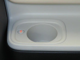 ホッとカップホルダーが運転席・助手席にあります。ホットドリンクをちょうど良い温度でキープしてくれる保温機能付で嬉しいです。