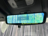 【ルームミラー】後席の大きな荷物や同乗者で後方が確認しづらい時でも安心!カメラが撮影した車両後方の映像をルームミラー内に表示。クリアな視界で状況の確認が可能です!