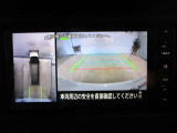 ■アラウンドビューモニター搭載。車体を4方向のカメラで「上から見下ろしたような映像」を映します。車庫入れが苦手な方も映像サポートでラクラク駐車できます。
