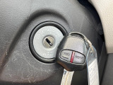 【キーレス】少し離れた場所からでもボタン一つでドアの開錠・施錠ができるのでとっても便利!ドアの鍵穴周りに傷をつけることもありません♪