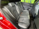 後部座席も気になるようなキズ・汚れやへたり等、大きなダメージはなく、良好な状態です。