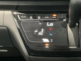 段差のないパネルスイッチのオートエアコン付きです。予め温度設定すれば後はセンサーが感知して設定温度を保ってくれますので快適なドライブが楽しめます。雨の日のガラスの曇りもなく安全な運転ができます。